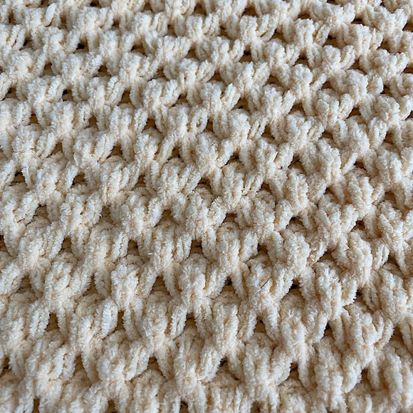 Thick Knit Throw Blanket - Picture 4 of 5